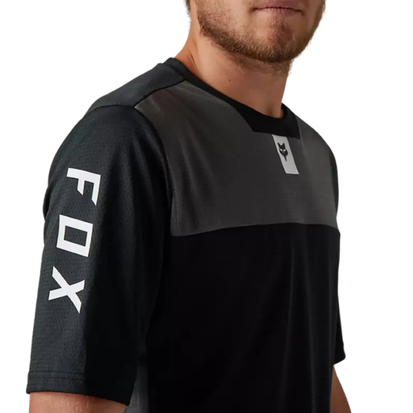 ⁦חולצת רכיבה גברים FOX DEFEND SS JERSEY שחור⁩ – תמונה ⁦4⁩